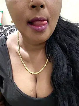Snapshot of Sunitha-tamilponu chatting on July 20, 2026, 9:12 am Sunitha-tamilponu online show from July 20, 2026, 9:12 am