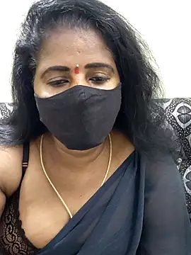 Snapshot of Sunitha-tamilponu chatting on July 23, 2026, 6:17 pm Sunitha-tamilponu online show from July 23, 2026, 6:17 pm