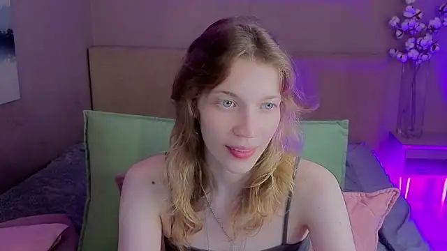 Emily Cartex online show from July 18, 2026, 5:22 am