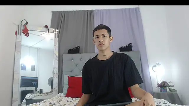 PhillipCox online show from June 3, 2026, 3:31 am