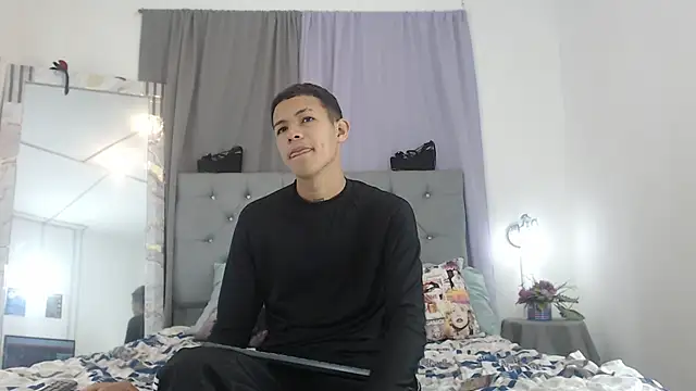 PhillipCox online show from June 17, 2026, 12:18 pm