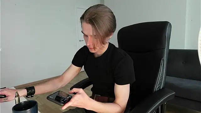 Snapshot of David_Heath chatting on June 14, 2026, 1:46 pm David Heath online show from June 14, 2026, 1:46 pm