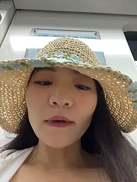 xiaochengzi505 online show from June 3, 2026, 12:57 am