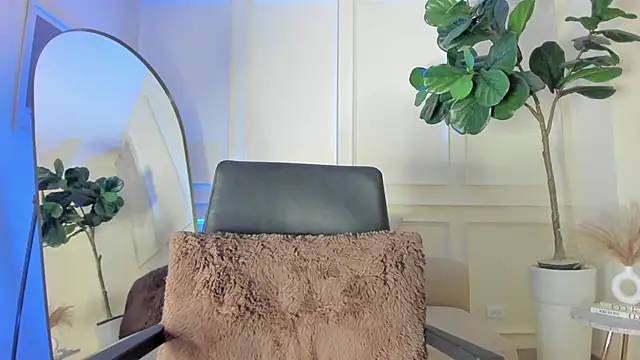 MayaLee  online show from May 21, 2026, 3:13 am