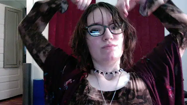 AnnywnBelle online show from May 7, 2026, 10:04 pm