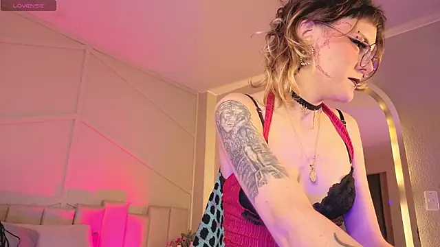 Rossiee huntt online show from April 30, 2026, 1:06 pm