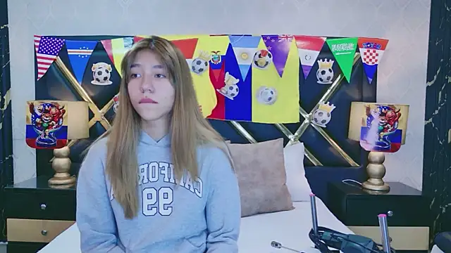 VioletSweetts online show from June 25, 2026, 8:24 pm