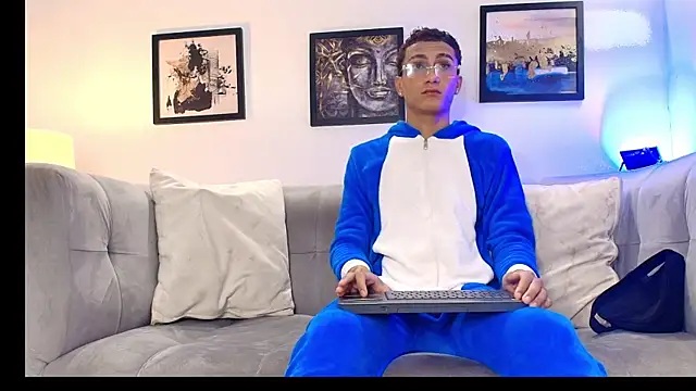 KING BOYS2026 online show from July 9, 2026, 1:20 am