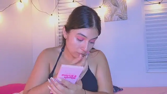 VictoriaaLopez online show from June 10, 2026, 4:12 am