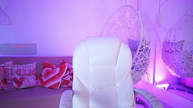 VioletJoness  online show from June 26, 2026, 11:36 am