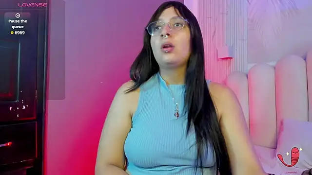 Snapshot of Svetlana_3 chatting on May 21, 2026, 11:45 pm Svetlana 3 online show from May 21, 2026, 11:45 pm
