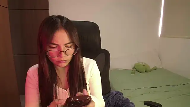 Snapshot of abbyyandmaxx chatting on May 19, 2026, 4:35 pm abbyyandmaxx online show from May 19, 2026, 4:35 pm