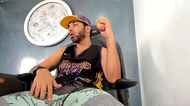 Snapshot of kevin_collins76 chatting on May 6, 2026, 1:49 pm kevin collins76 online show from May 6, 2026, 1:49 pm