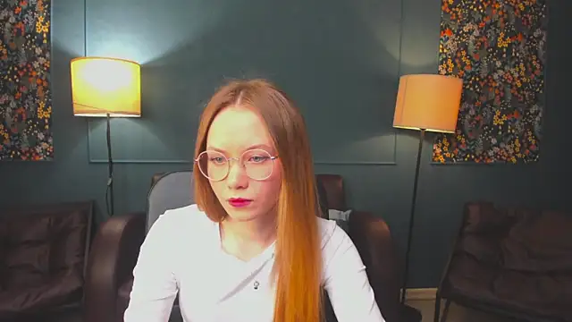 Snapshot of FloraLarsson chatting on May 17, 2026, 10:00 am FloraLarsson online show from May 17, 2026, 10:00 am
