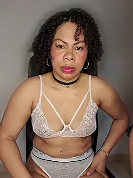 Cassandra em  online show from May 7, 2026, 3:39 pm
