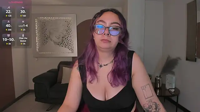 Snapshot of LoiseHarper chatting on June 20, 2026, 7:05 pm LoiseHarper online show from June 20, 2026, 7:05 pm