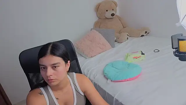 valerihouse  online show from May 14, 2026, 1:34 am