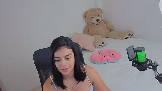 valerihouse  online show from May 24, 2026, 2:05 am