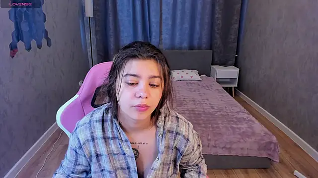 Trisha Moore online show from August 4, 2026, 1:20 am