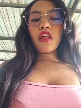 Hot Sophy  online show from May 12, 2026, 5:32 pm