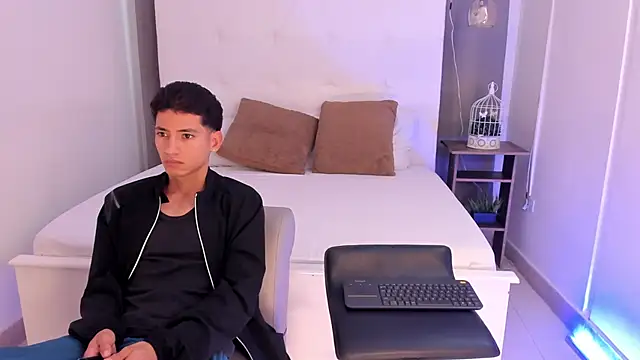 Alejo-and-Thiago online show from May 19, 2026, 12:22 pm