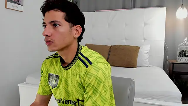 Snapshot of Alejo-and-Thiago chatting on June 22, 2026, 12:24 pm Alejo-and-Thiago online show from June 22, 2026, 12:24 pm