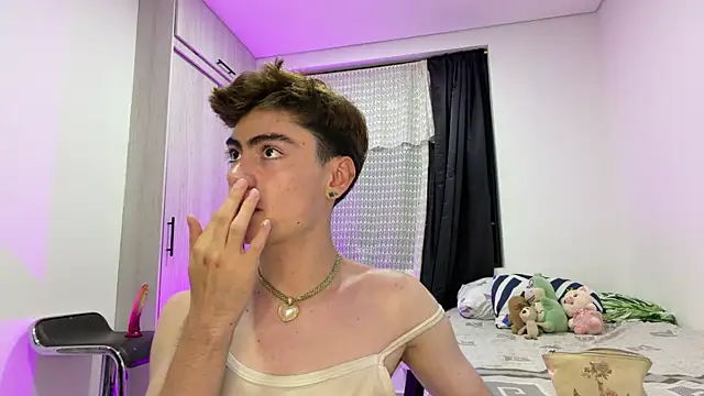  peachyboy online show from July 4, 2026, 4:18 am