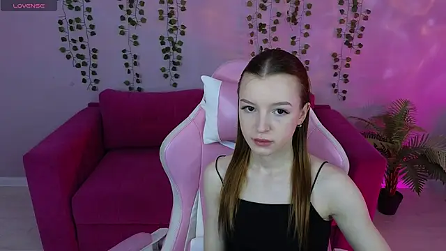Eva Th0mpson online show from May 13, 2026, 1:03 am