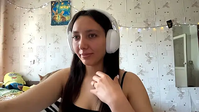 SheeringGape online show from May 18, 2026, 4:07 am