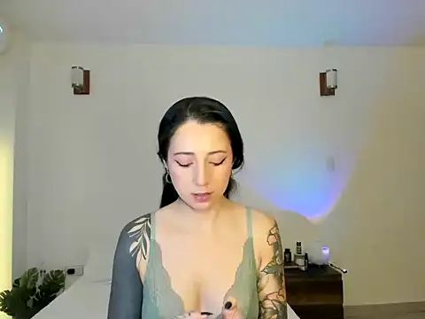Snapshot of EvangelineLoveee chatting on July 9, 2026, 3:49 pm EvangelineLoveee online show from July 9, 2026, 3:49 pm