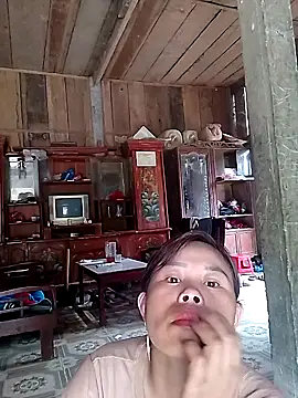 daisyy2 online show from May 15, 2026, 6:53 am