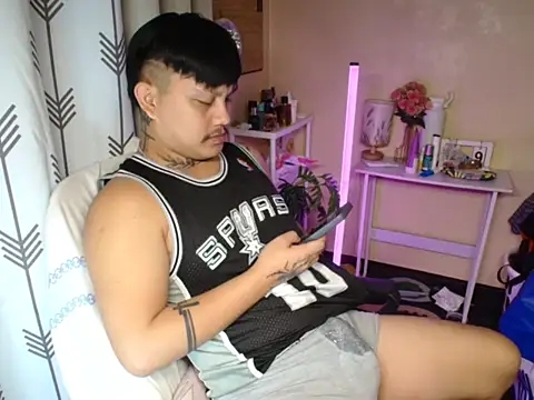 Snapshot of Ashtonfuckingboi chatting on July 12, 2026, 5:15 pm Ashtonfuckingboi online show from July 12, 2026, 5:15 pm