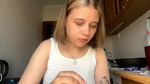 Snapshot of HildeConery chatting on May 26, 2026, 12:23 pm HildeConery online show from May 26, 2026, 12:23 pm