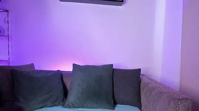 Snapshot of AnnyRosse_699 chatting on June 6, 2026, 1:27 pm AnnyRosse 699 online show from June 6, 2026, 1:27 pm