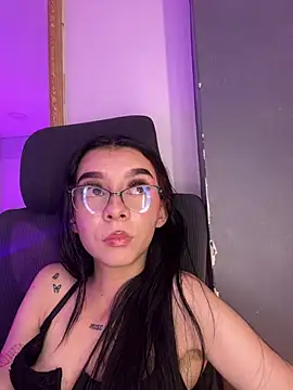 Snapshot of MelCherry chatting on August 3, 2026, 5:39 am MelCherry online show from August 3, 2026, 5:39 am