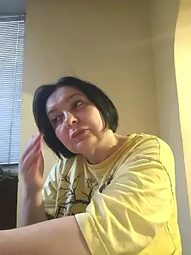 EmmaEmmy40 online show from May 8, 2026, 5:40 pm