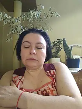 EmmaEmmy40 online show from June 13, 2026, 5:33 pm