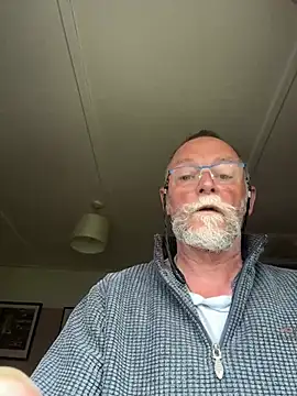 Snapshot of Moonraker64 chatting on May 7, 2026, 7:25 am Moonraker64 online show from May 7, 2026, 7:25 am