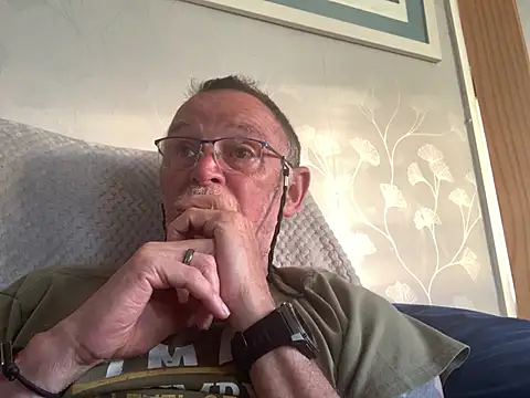 Snapshot of Moonraker64 chatting on May 29, 2026, 7:01 pm Moonraker64 online show from May 29, 2026, 7:01 pm