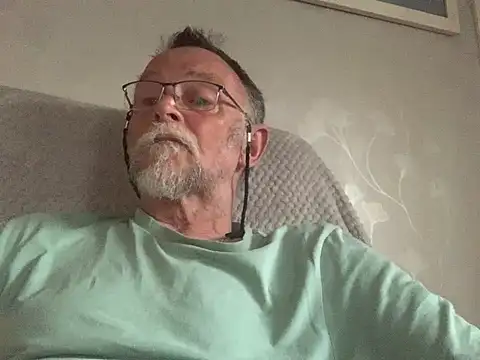 Snapshot of Moonraker64 chatting on June 23, 2026, 8:29 pm Moonraker64 online show from June 23, 2026, 8:29 pm