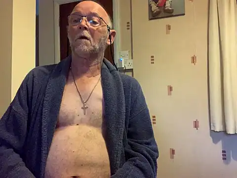 Snapshot of Moonraker64 chatting on July 18, 2026, 4:49 am Moonraker64 online show from July 18, 2026, 4:49 am