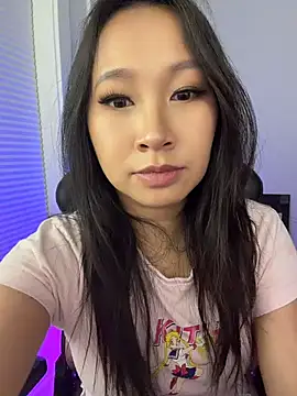 petiteTai online show from May 24, 2026, 8:52 am