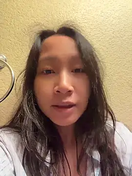 petiteTai online show from June 3, 2026, 5:32 am