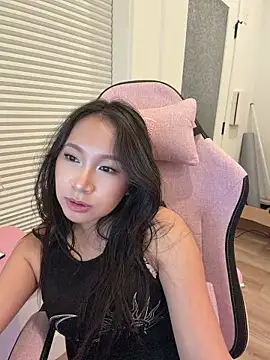 petiteTai online show from June 6, 2026, 3:33 am