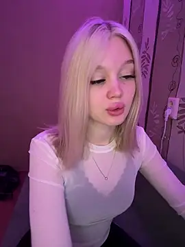 Velvet Doll  online show from June 3, 2026, 4:26 am