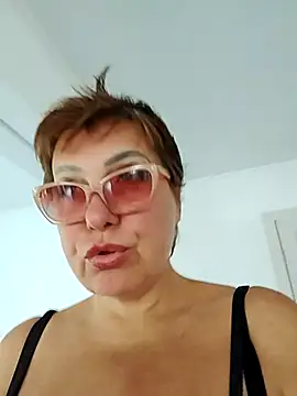 bettybutter  online show from August 3, 2026, 10:32 am
