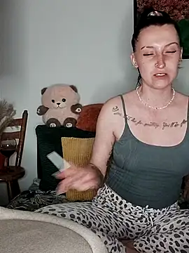 Goddessm00n1 online show from May 15, 2026, 8:38 pm