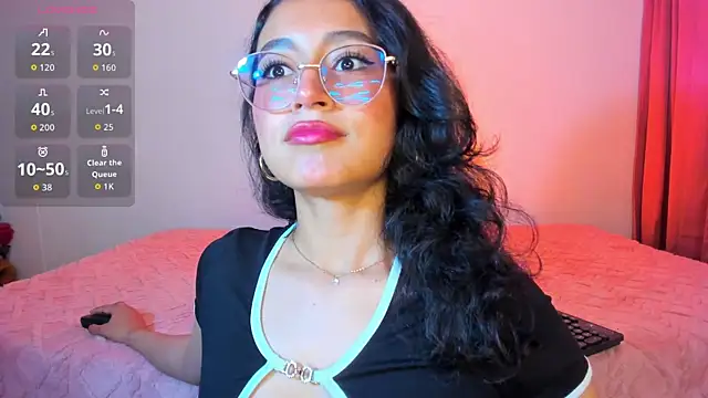 Snapshot of Sophiie_dreams chatting on August 5, 2026, 12:52 pm Sophiie dreams online show from August 5, 2026, 12:52 pm