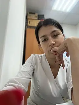 MissElya online show from July 6, 2026, 4:42 pm