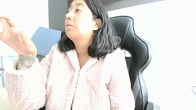 saramaSS online show from June 15, 2026, 7:38 pm